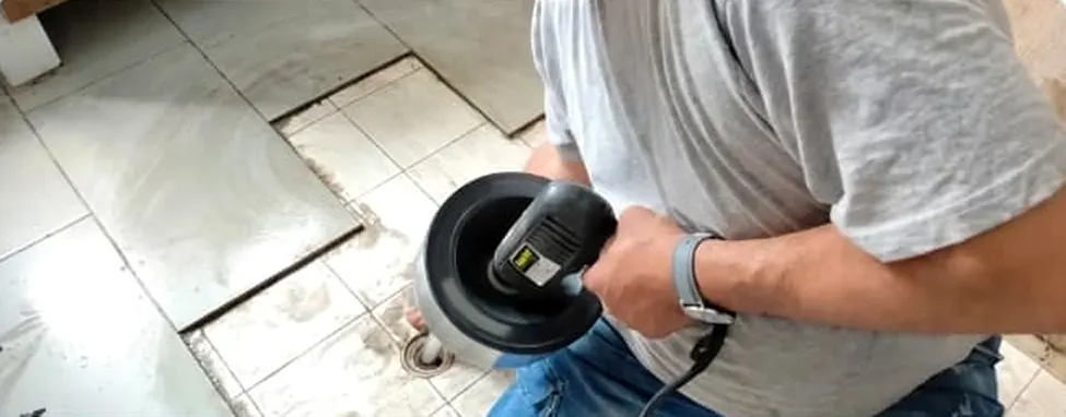 Sondeo profesional de un desagüe de piso